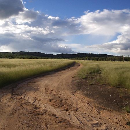 Vila Sasa Safari Camp & Tours Outjo Exteriér fotografie