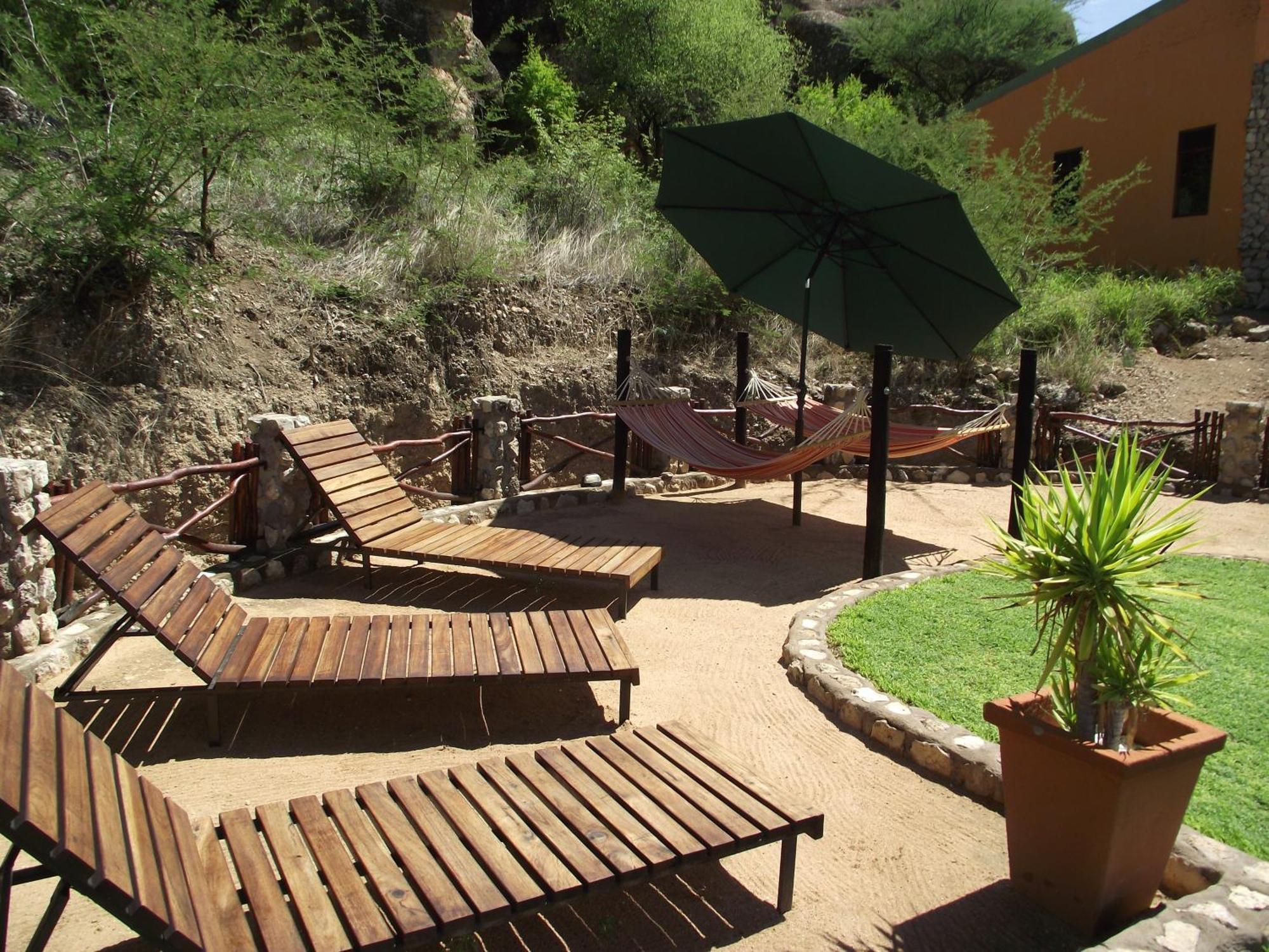 Vila Sasa Safari Camp & Tours Outjo Exteriér fotografie