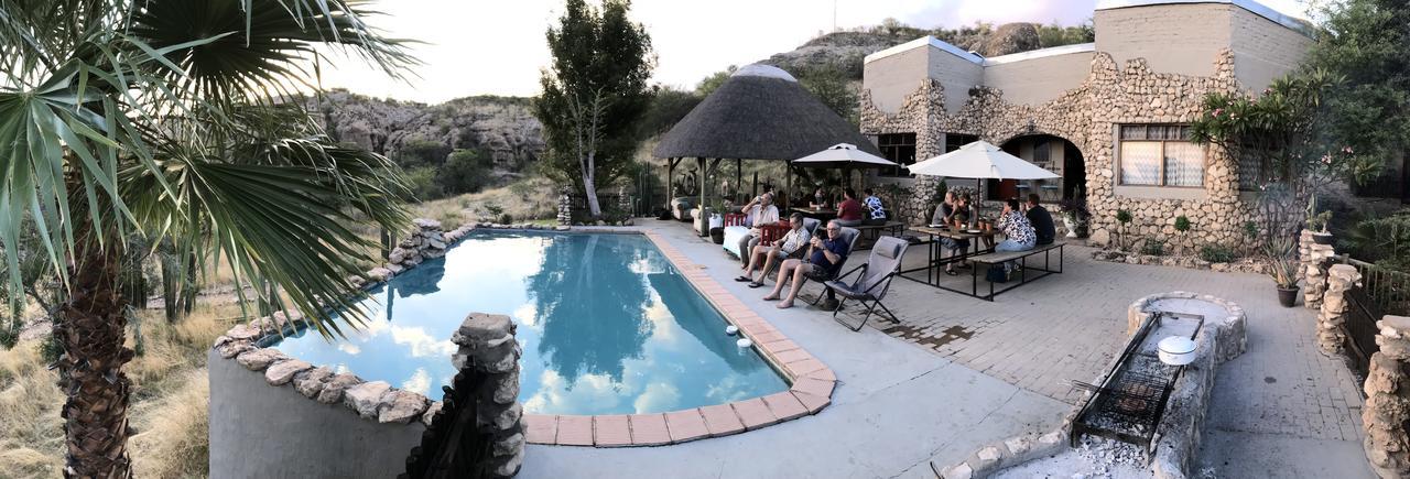 Vila Sasa Safari Camp & Tours Outjo Exteriér fotografie